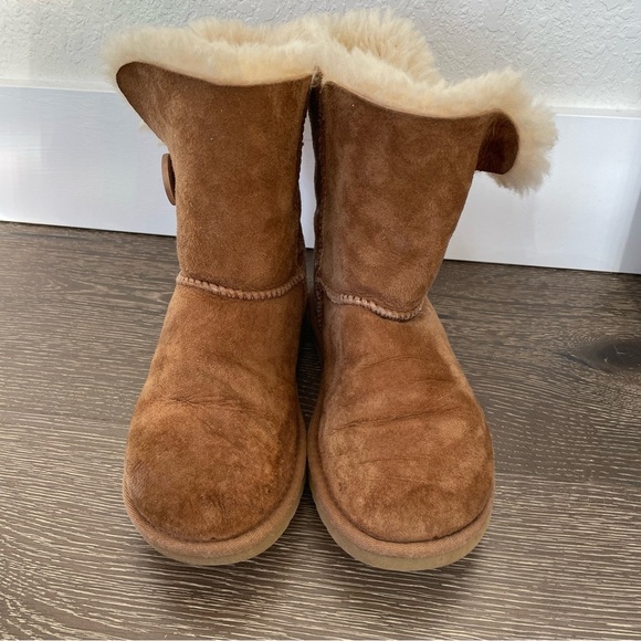 Ugg Australia Bailey Button II Short Boot Booties Size 5 Chestnut suede Uggs tan - Picture 4 of 11